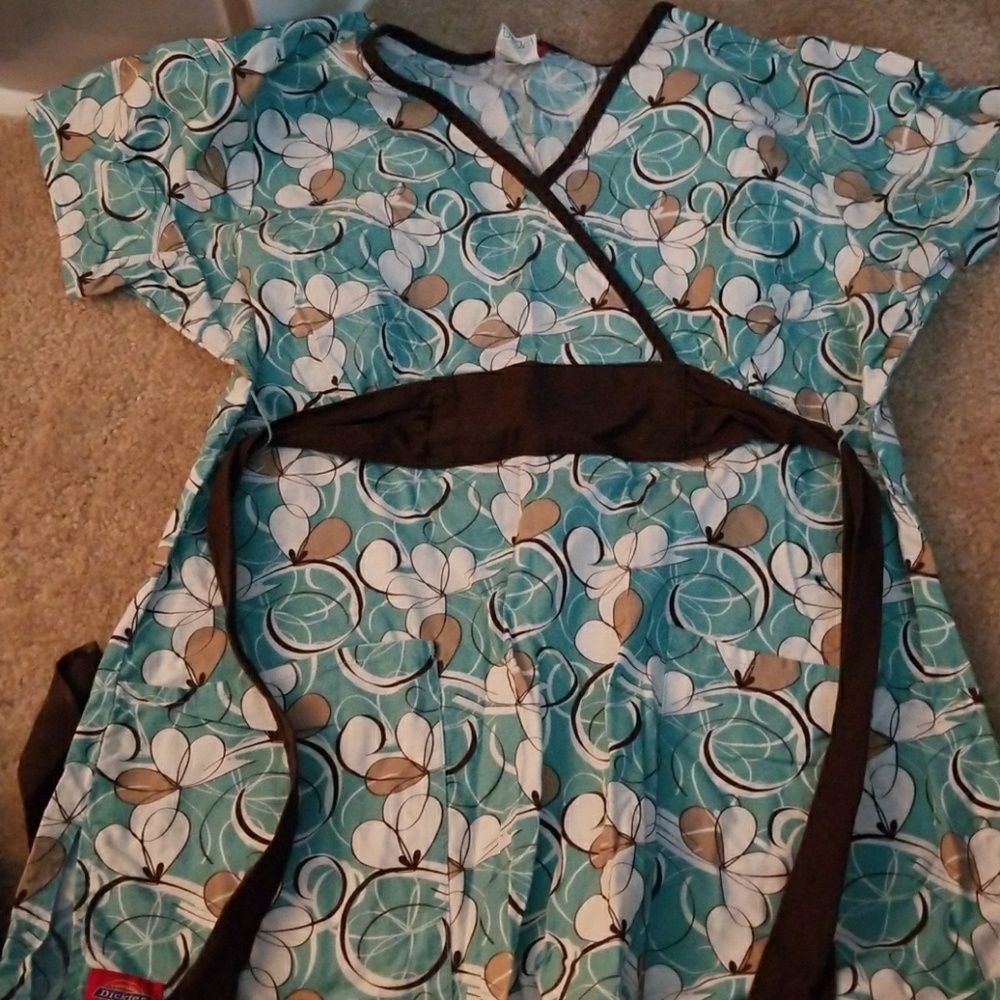 Dickies Scrub top